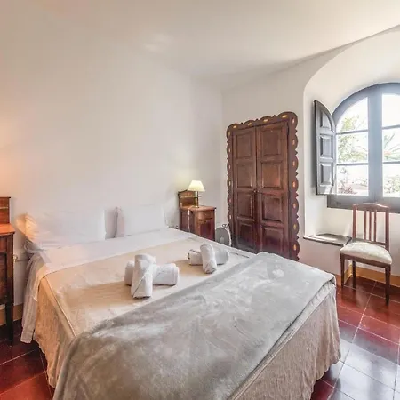 5 Bedroom Beautiful In *