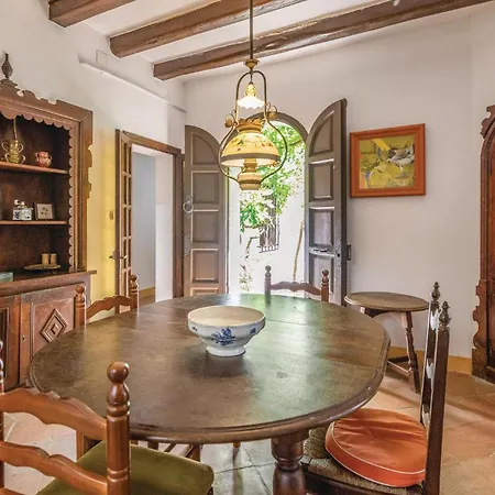 Дом отдыха 5 Bedroom Beautiful In Тосса-де-Мар